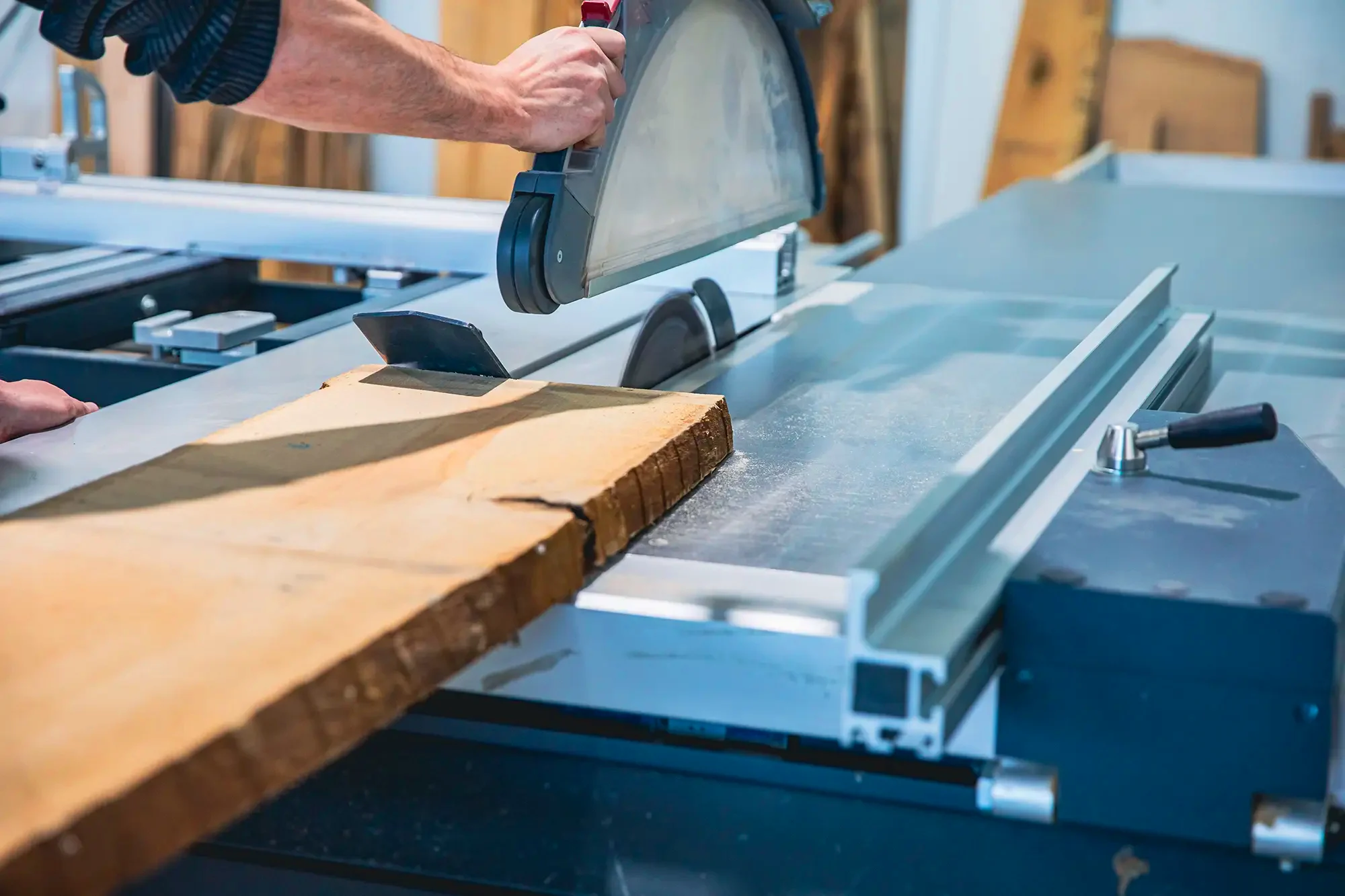 Einblick in die Werkstatt von Holzner Möbel & Werkstatt